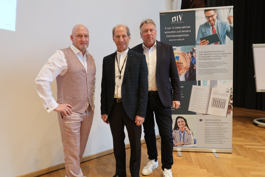 Dirk Thiemann, Berthold Orschler und Rainer Skazel zusammen auf der Bühne des DIV-Partnerforum
